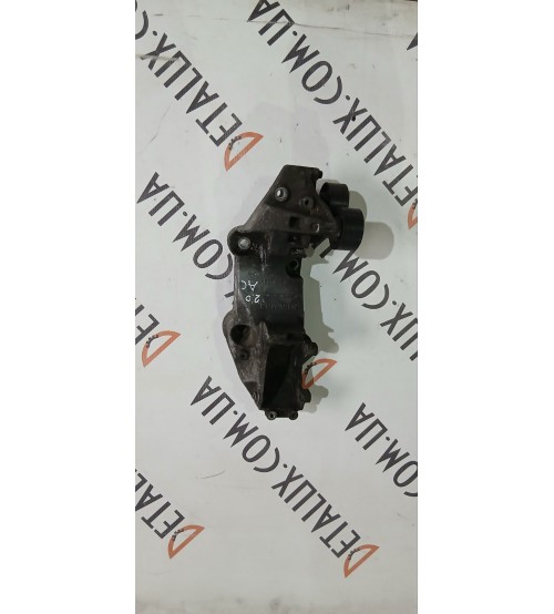 Кронштейн генератора, насоса г/у, з кондиціонером 8200527320 на Renault Trafic, Opel Vivaro, Nissan Primastar, Рено Трафік, Опель Віваро, Нісан Примастар 2006 — ≥ г. 2.0cdti, 2.0dci